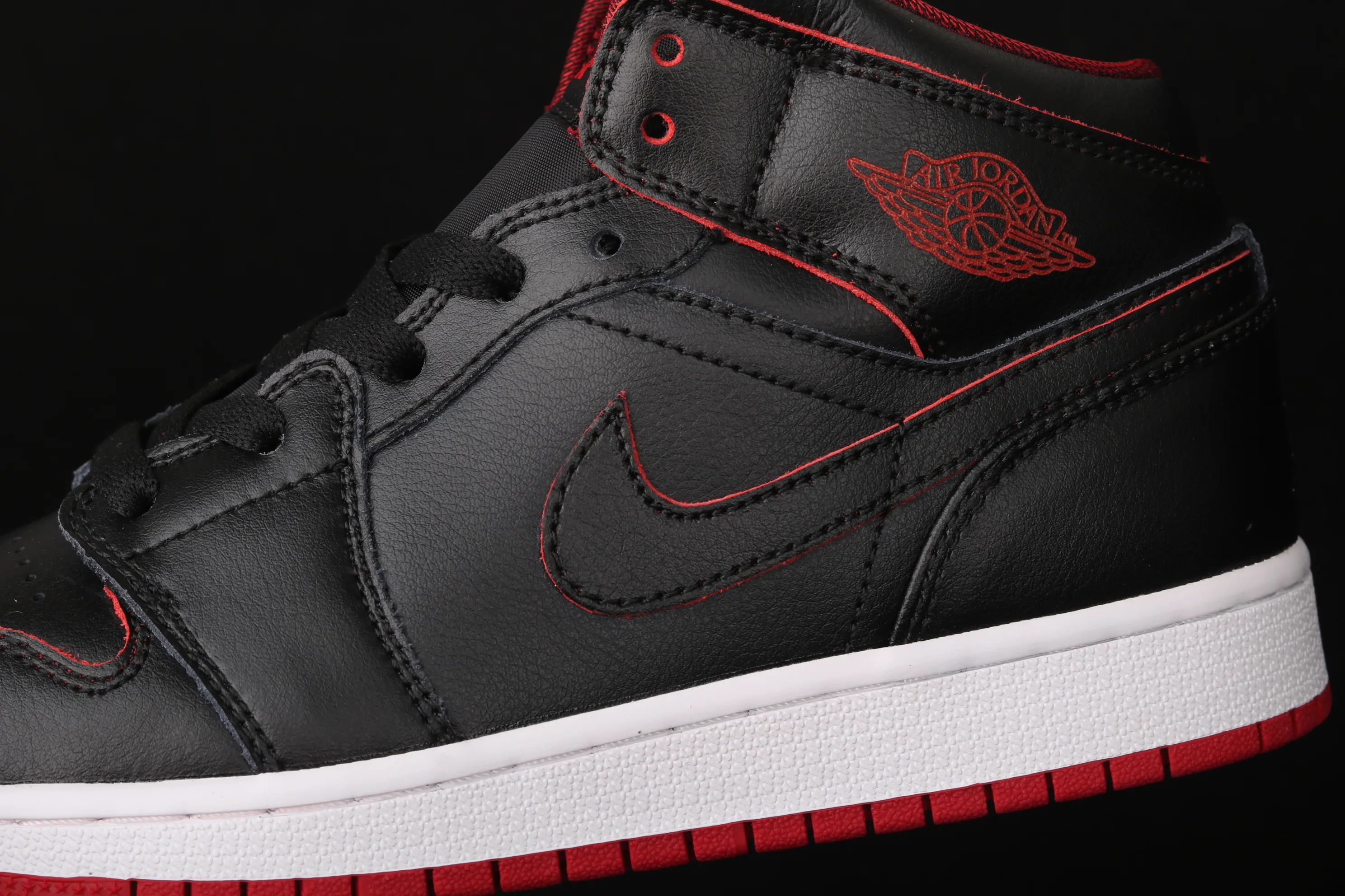 All categories Air Jordan Jordan series basketball shoes Air Jordan 1 Mid Air Jordan 1 Mid AJ1 Joe 1 black red China basketball shoes 554725-028